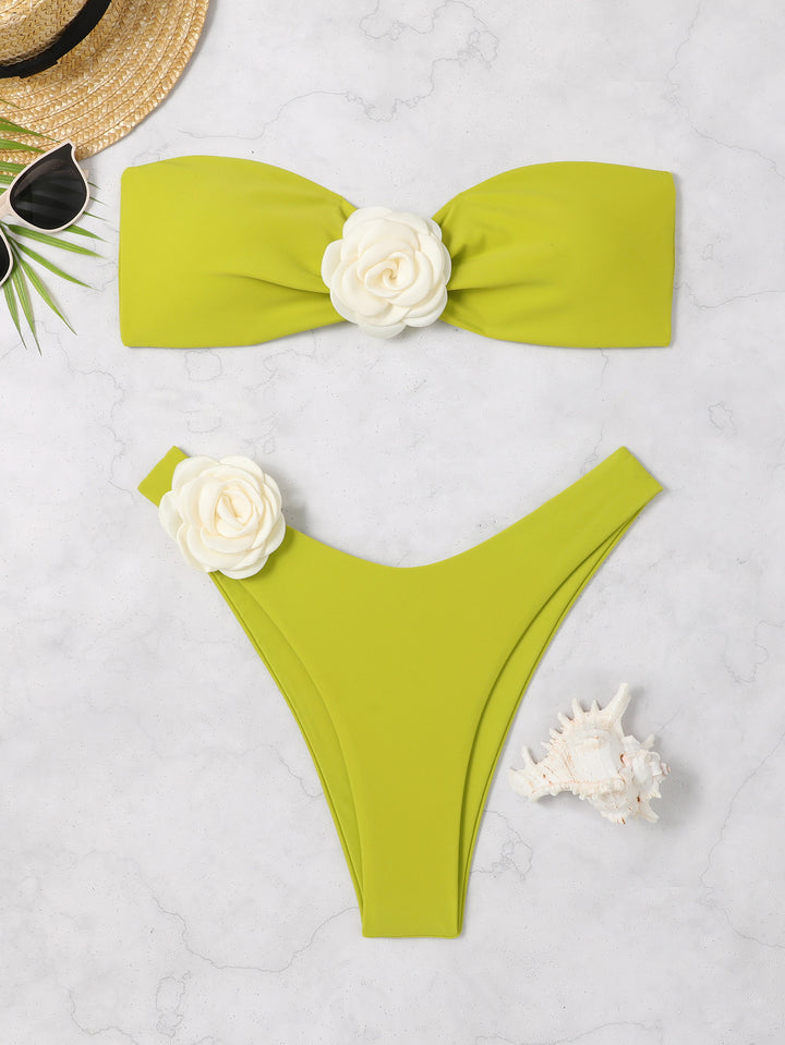 Dame Bikini-sæt med legende blomsteraccessory og bandeau top Stilla