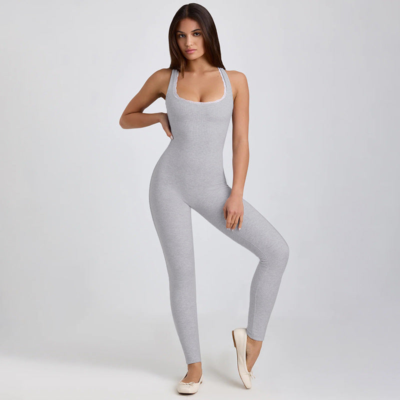 Dame Sporty One-Piece with Spaghetti Straps and Fitted Cut Skovae