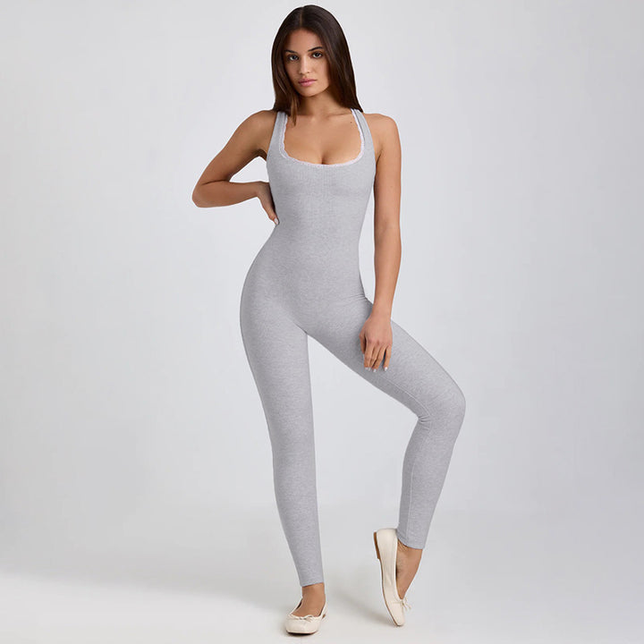Dame Sporty One-Piece with Spaghetti Straps and Fitted Cut Skovae