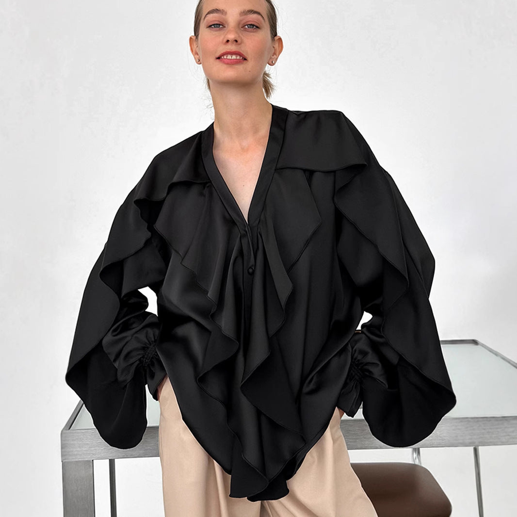 Damebluse med voluminøse flæser og elegante ærmer Stilla
