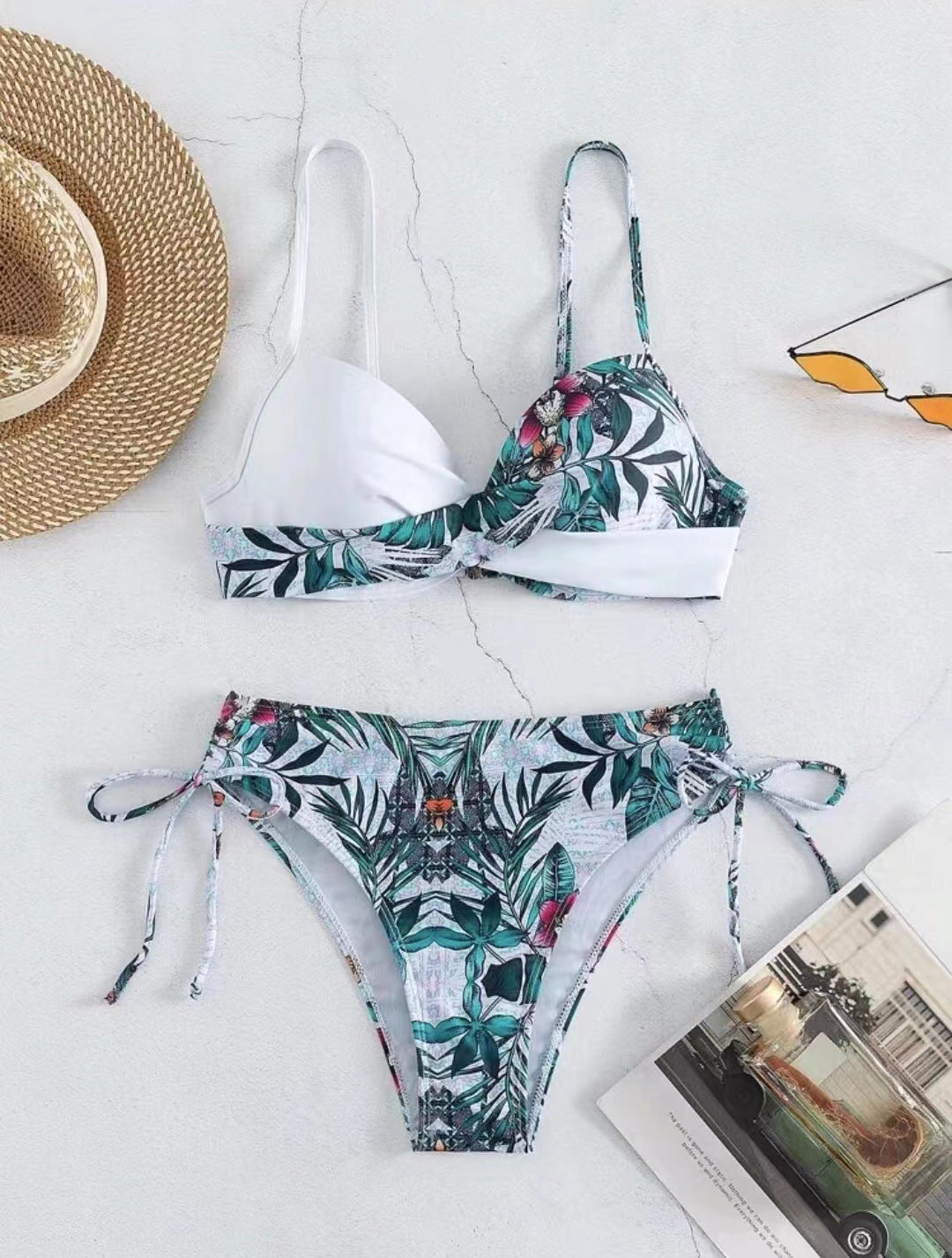 Dame bikini-sæt med justerbar top og legende knudedesign Stilla