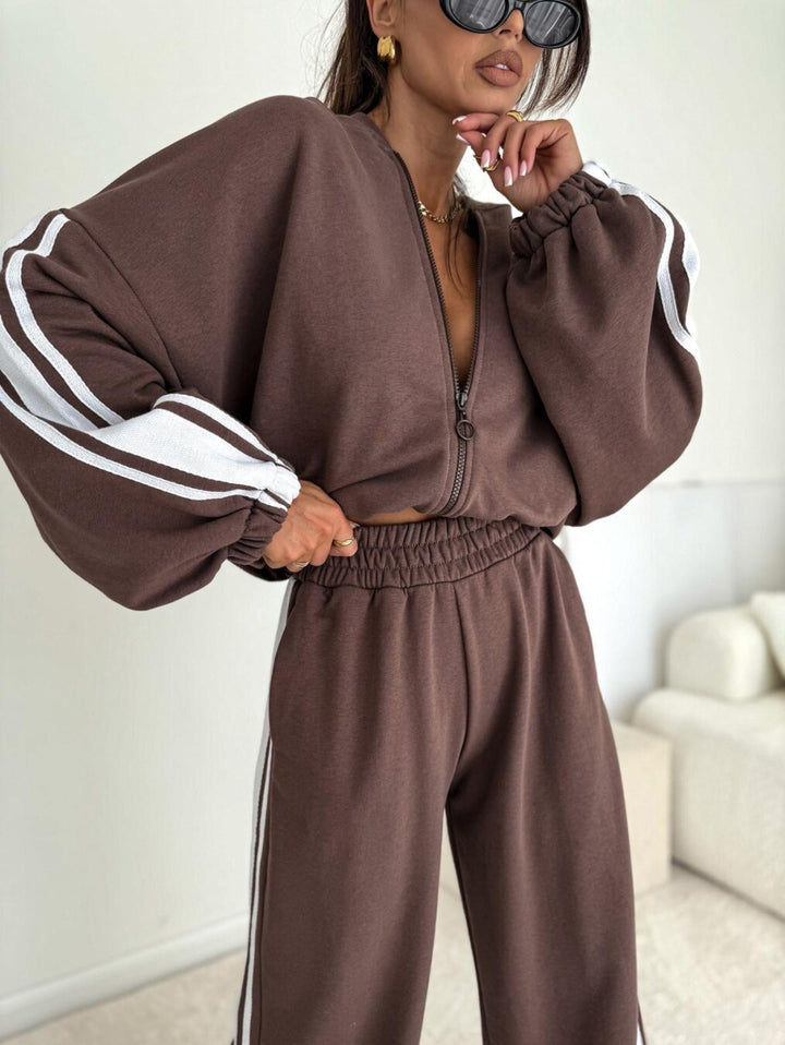 Kvindeligt sporty loungewear sæt med høj krave og løs pasform Skovae