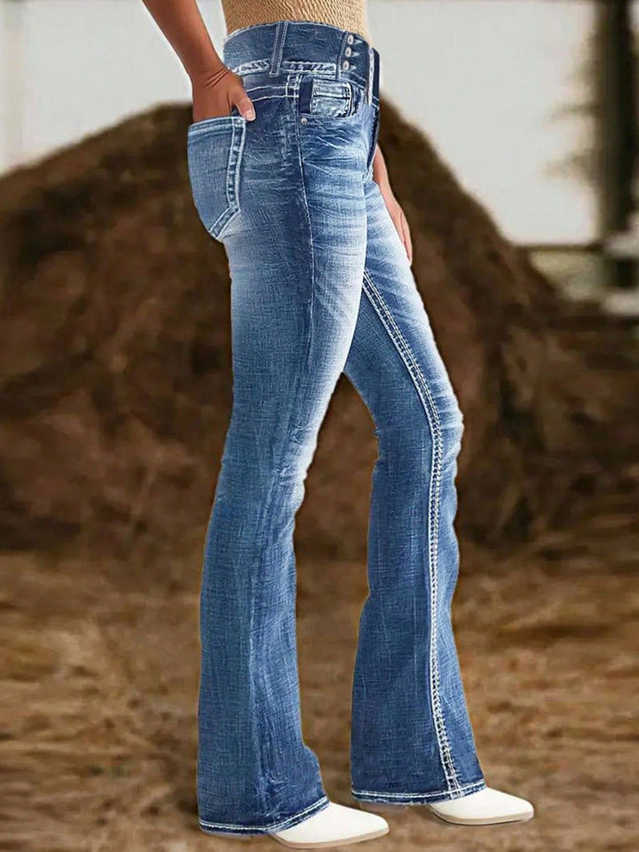 Dame Bootcut Jeans med høj talje og dekorative knapdetaljer Stilla
