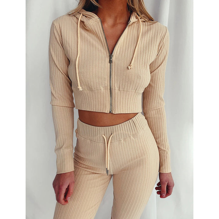 Kvinders sporty cropped hoodie sæt med fint rib design og høj bærekomfort Stilla