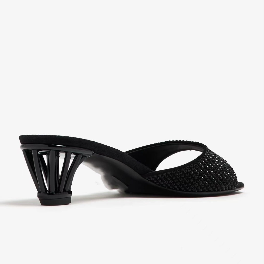 Femme Kryst dekoreret Slide Sandaler med skulpturel hæl Stilla
