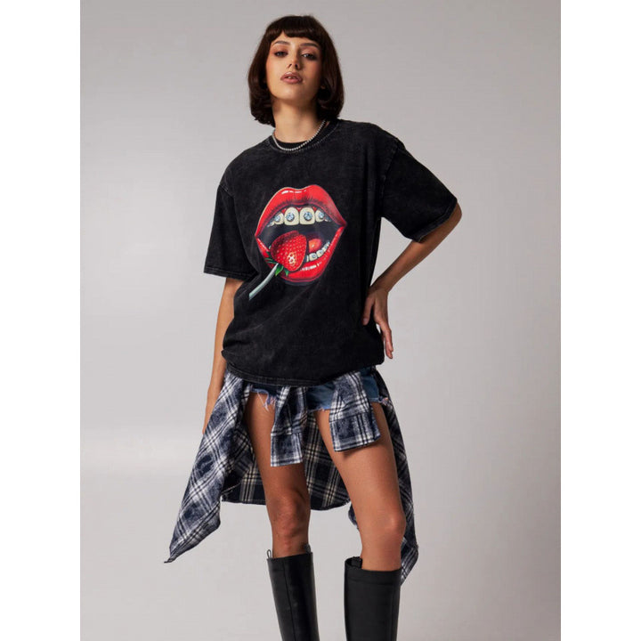 Dame T-shirt med kreativ læbe motiv og afslappet oversized pasform Stilla