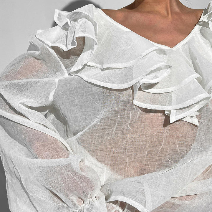 Damebluse med elegante flæser og afslappet snit Stilla