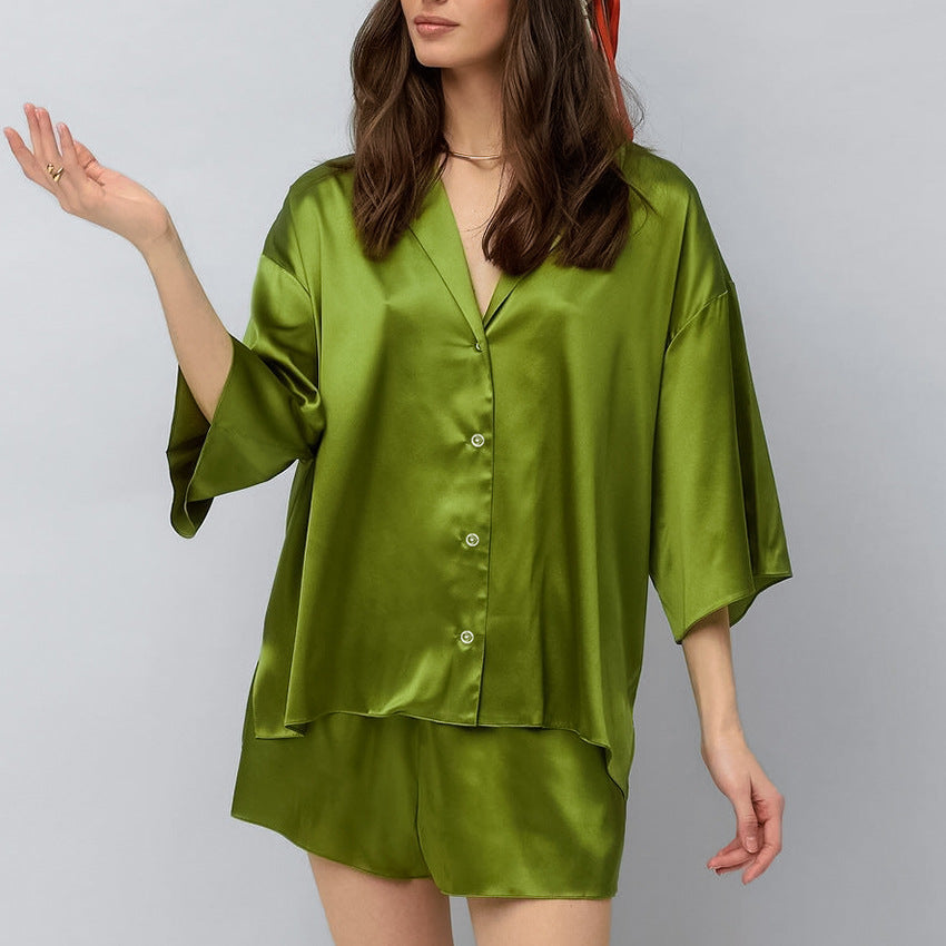 Dame Satin Pyjamasæt med kort overdel og løstsiddende shorts Stilla