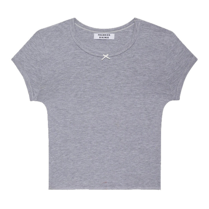 Dame tætsiddende basis T-shirt med elegant udskæring Skovae