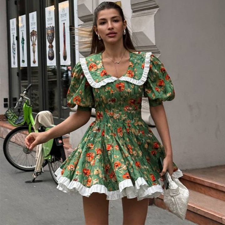 Dame blomsterprintet minikjole med puffærmer og flæsedetaljer Stilla