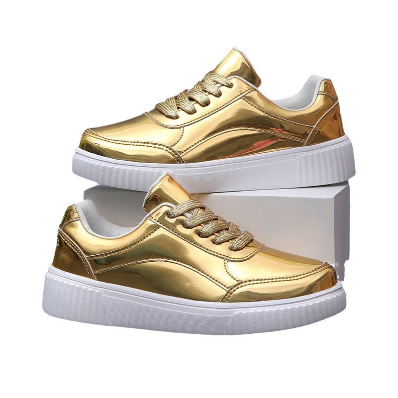 Dame nan lavt skåret sneakers med spejlende lakoverflade, polstret skaft og forhøjet sål med rillemønster Skovae