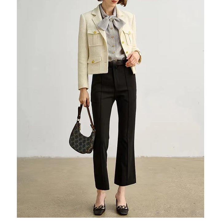 Dame Tweed Blazer med moderne lommer og gyldne detaljer Stilla