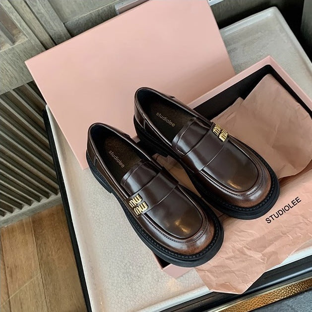 Femme Classic Chunky Loafers med dekorativt tilbehør Stilla