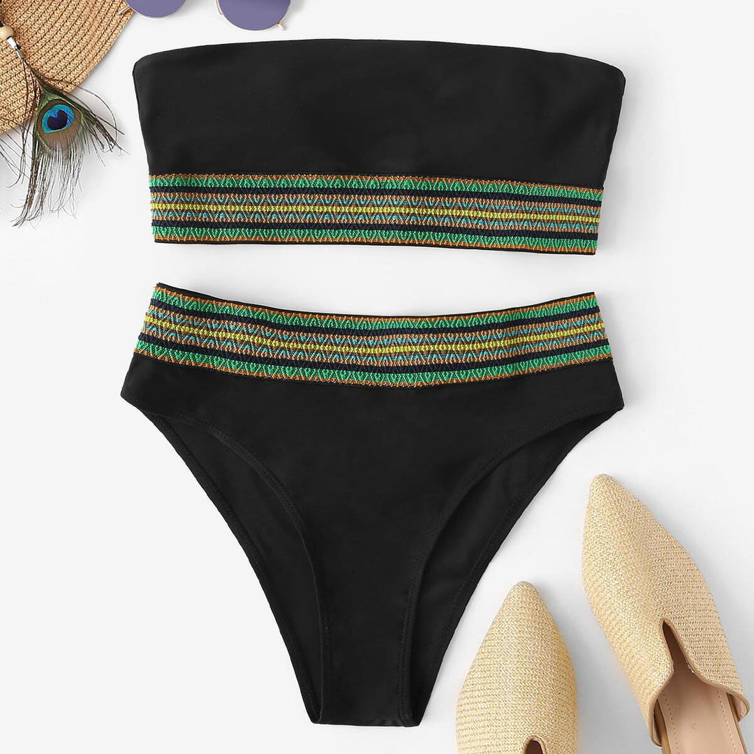 Dame Bandeau-Bikini-sæt med mode grundtone og kunstnerisk farbånd-applikation Stilla