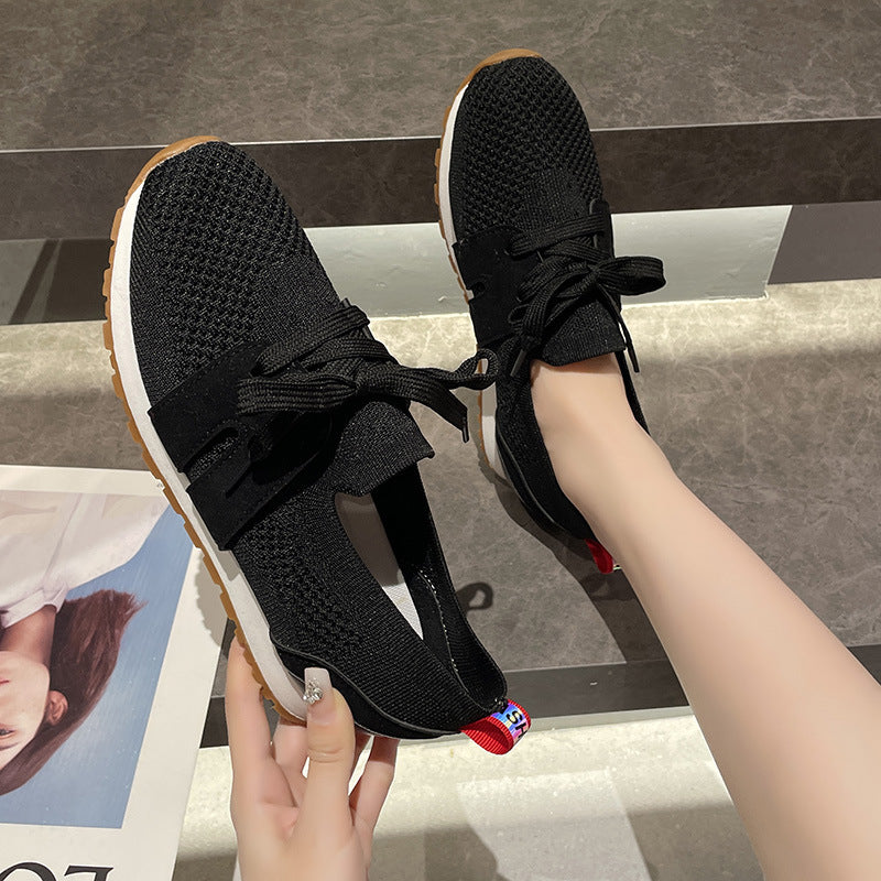 Dame Sporty Sneakers med åndbart strikoverdel og elastiske accenter Stilla