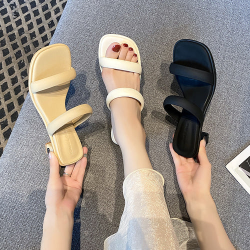 Dame slippers med elegant blokhæl og komfortabel remdesign Stilla