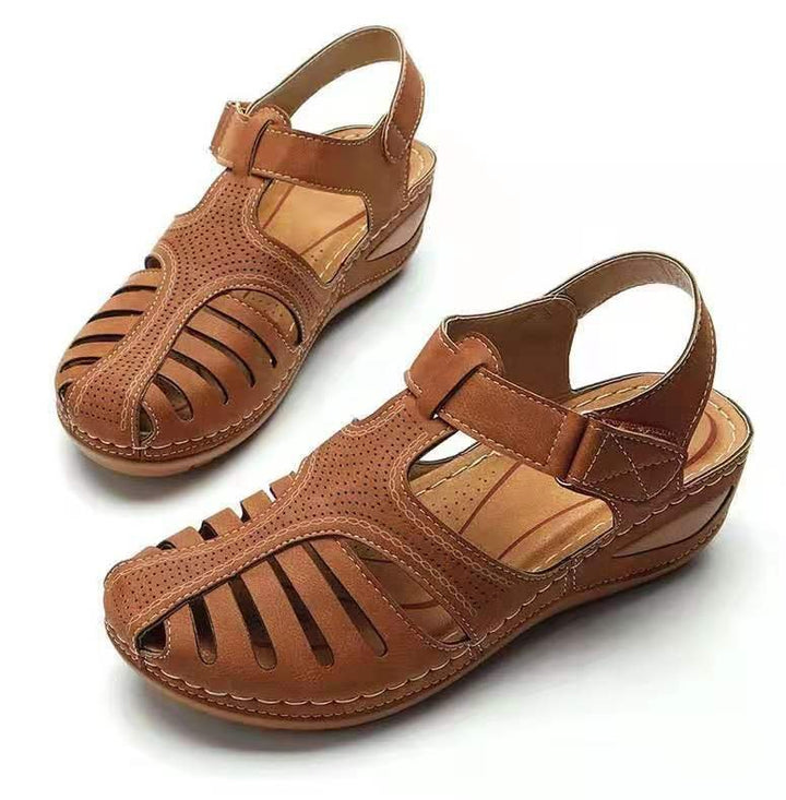 Dame sandaler med åndbare perforeringer og ergonomisk kile-sål Stilla