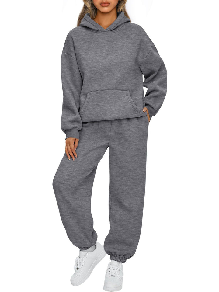 Kvindernes komfortable hoodie sæt lavet af materiale af høj kvalitet med praktiske lommer Skovae