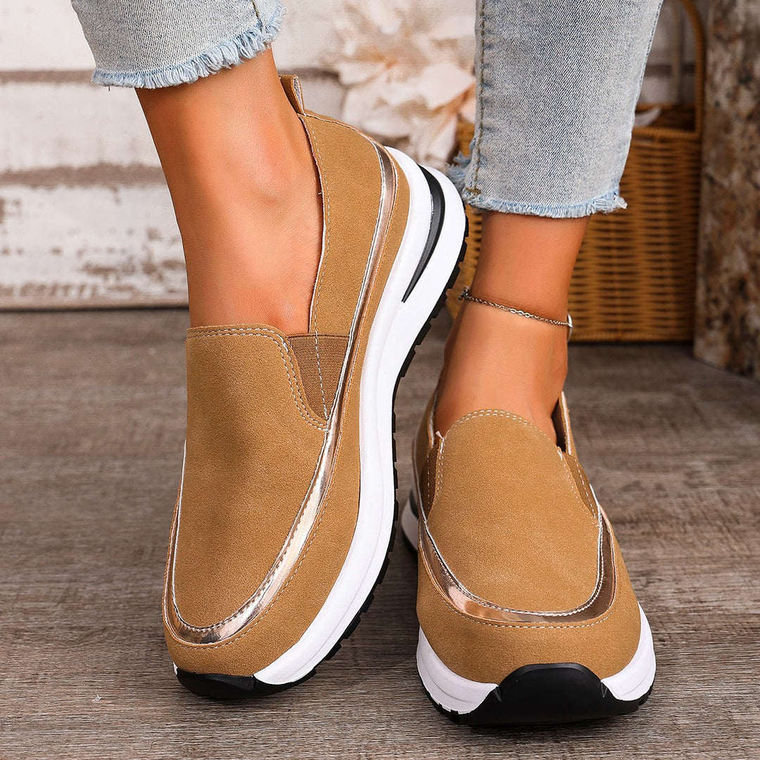 Dame Slip-On Sneakers med højeffektivt dæmpning og elegant metalapplikation Stilla