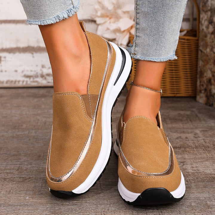 Dame Slip-On Sneakers med højeffektivt dæmpning og elegant metalapplikation Stilla