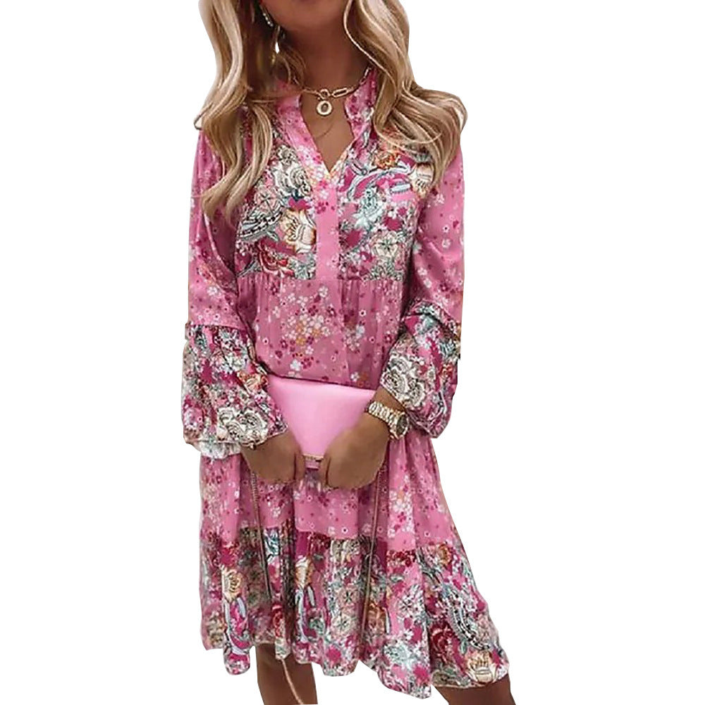 Dame fritidskjole i floral look med moderne V-udskæring og voluminøse ærmer Stilla