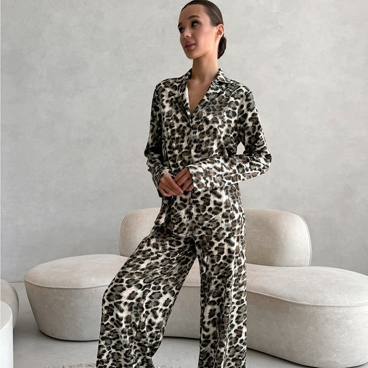 Dame pyjamafarve i luksuriøs dyretryk Stilla