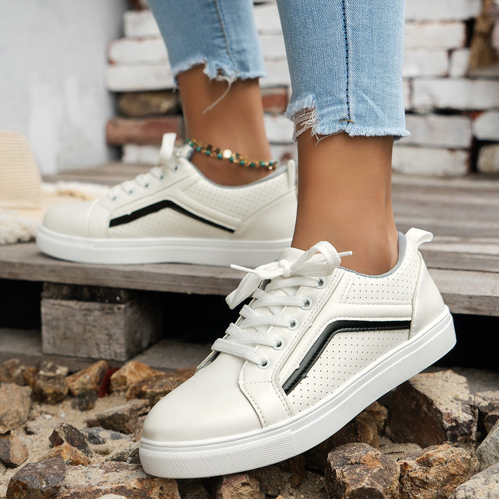 Dame Sporty Sneakers med perforeret overmateriale og skridsikker gummisål Stilla