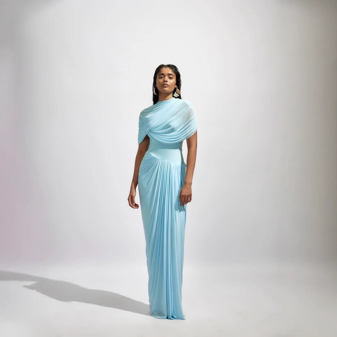 Dame maxikjole med elegant drapering og asymmetrisk cut-outs Skovae