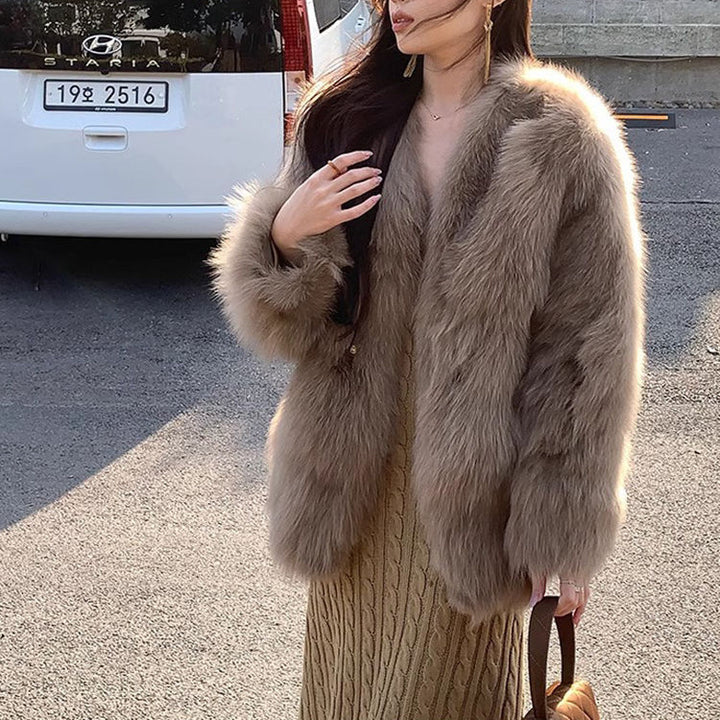 Kvindernes fashionable faux fur jakke med elegante knapdetaljer Stilla