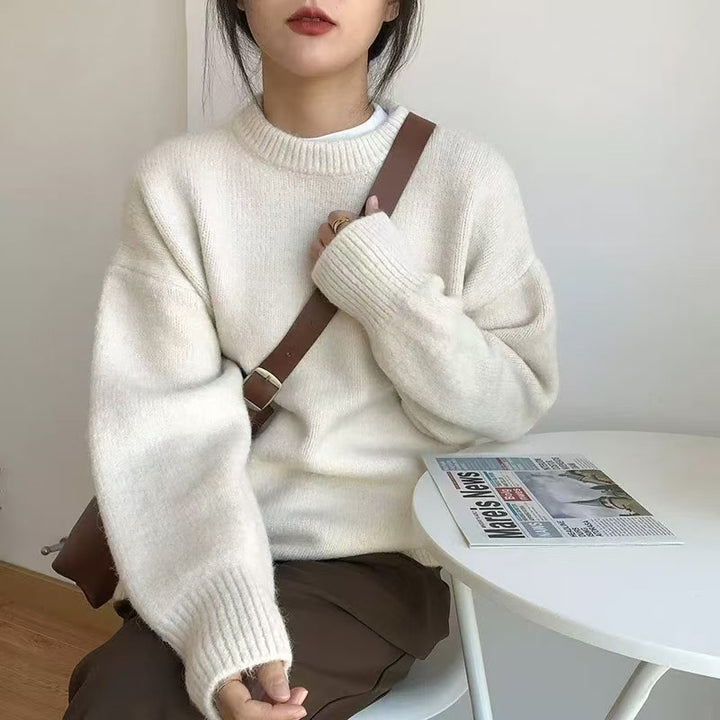 Kvinders hyggelige oversized sweater med rund halsudskæring og velkendt striktekstur Stilla