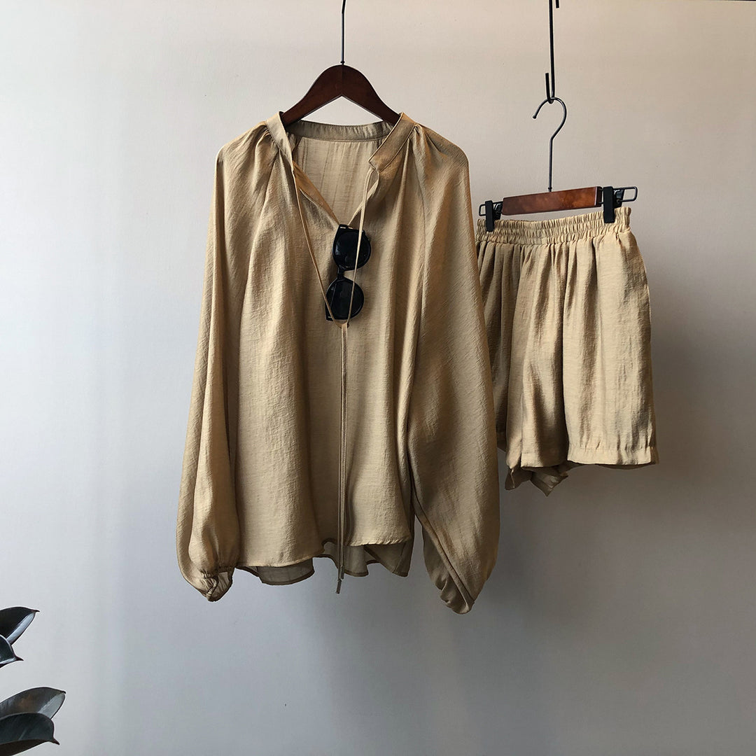 Dame luftig bluse sæt med bred pasform og elastiske shorts Stilla