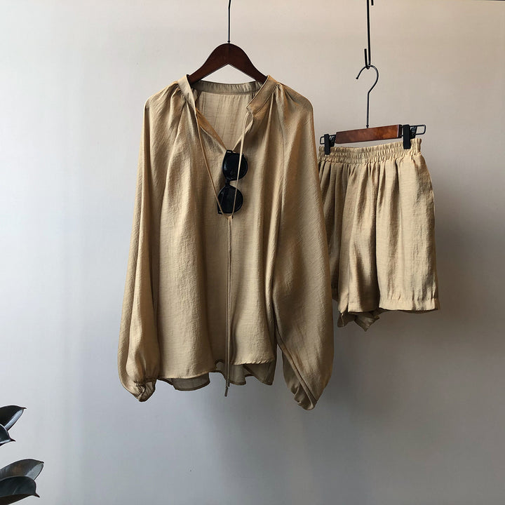 Dame luftig bluse sæt med bred pasform og elastiske shorts Stilla