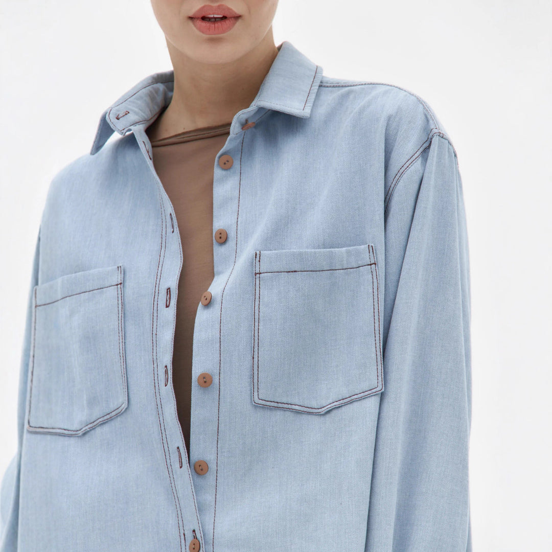 Kvinders afslappede denim skjortejakke med oversized pasform og praktiske brystlommer Stilla