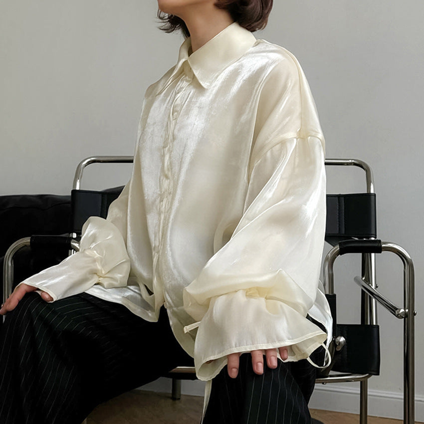 Dame Elegant og luftig bluse med voluminøse ærmer og fin glans Stilla