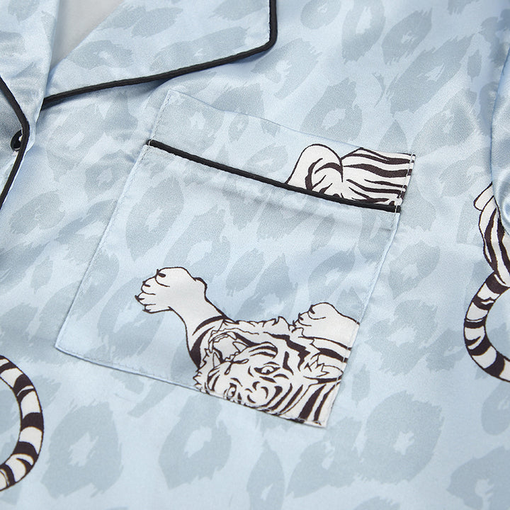Dame Satin-Pyjama-Sæt med dyreprint og elegante detaljer Stilla