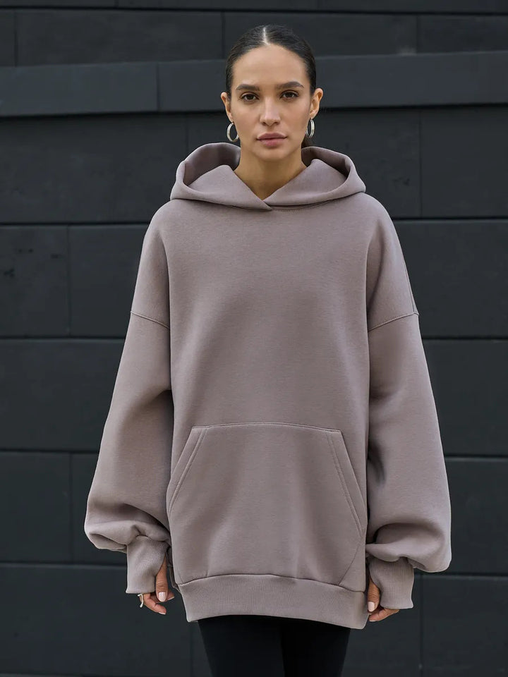 Kvinders oversized hoodie med voluminøse ærmer og integreret kængurulomme Skovae