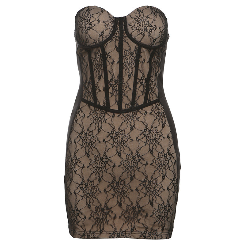 Dame spids-cocktailkjole med bøjleløst bustier-overdel og figursyet design Stilla