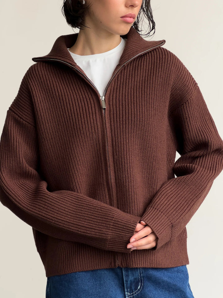 Kvinders fashionable chunky striktrøje med høj krave og fuld lynlås Stilla