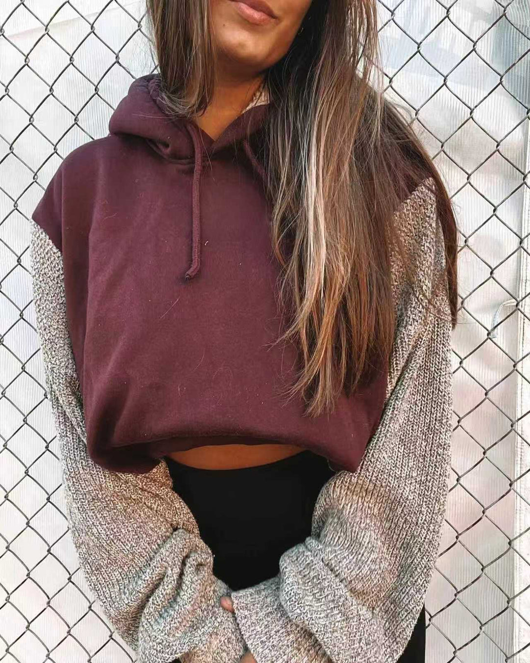 Dame nan Hætte-Cropped-Pullover med vidde strikærmer og snøre Skovae