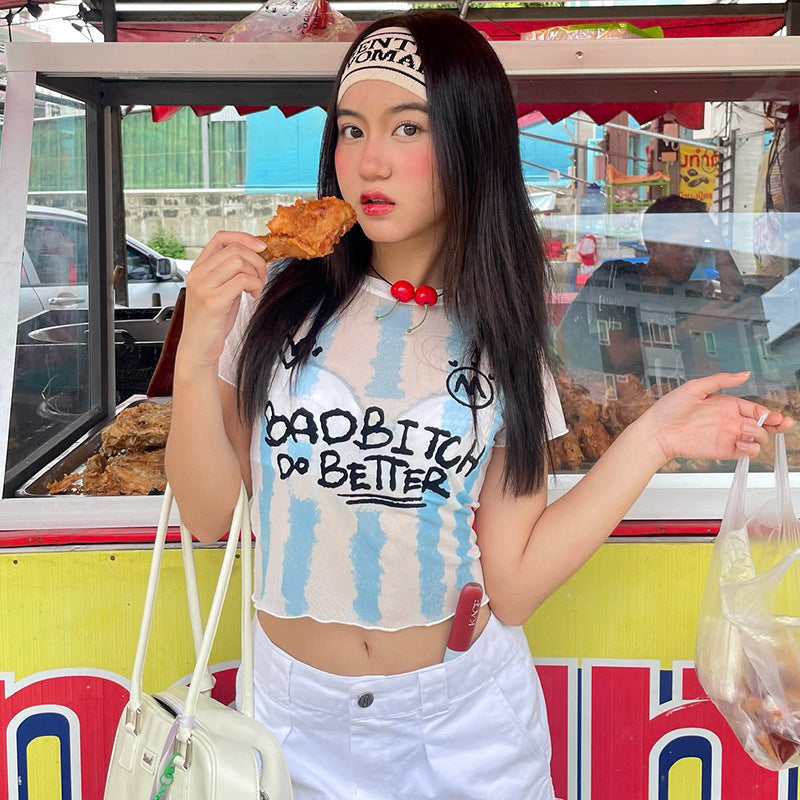 Dame Crop-top med kreativ grafisk tryk og tætsiddende snit Skovae