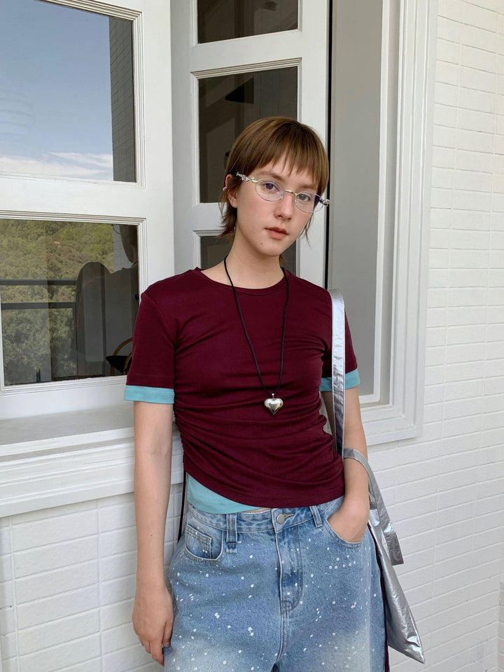 Damer figurtilpasset T-shirt med unikt design og fashionable kontrastærmer Stilla