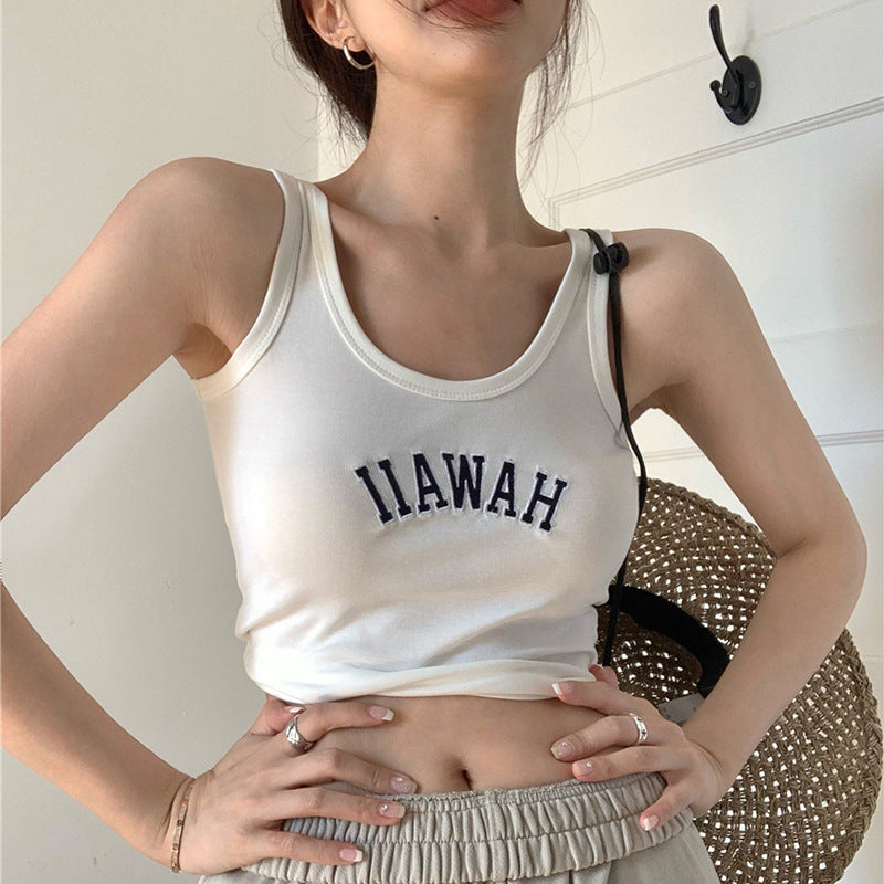 Kvindernes cropped tank top med kreativ lettering og komfortabel pasform