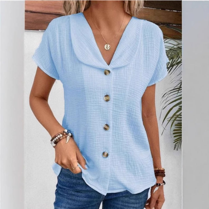 Damebluse med synlige knapper lavet af let stof Stilla