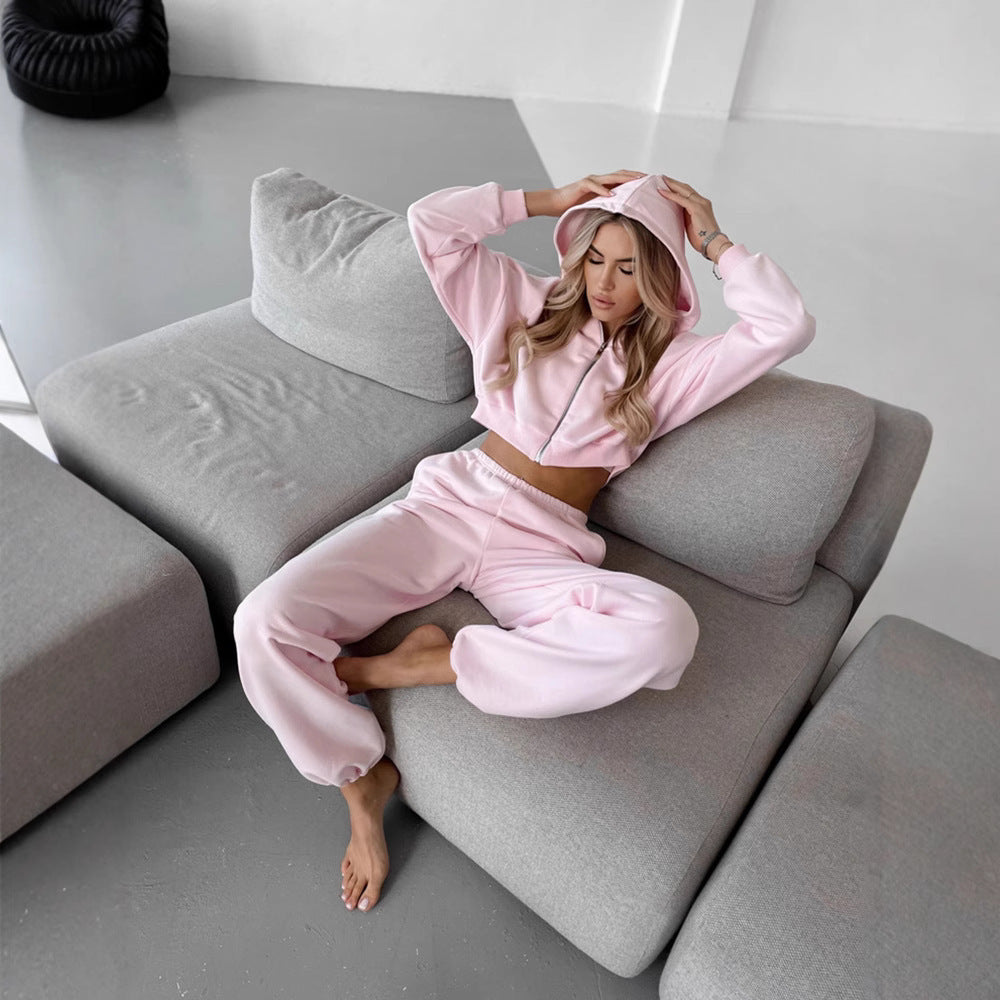 Kvinders komfortable og trendy cropped hoodie med en løs pasform og elastiske bukser Skovae
