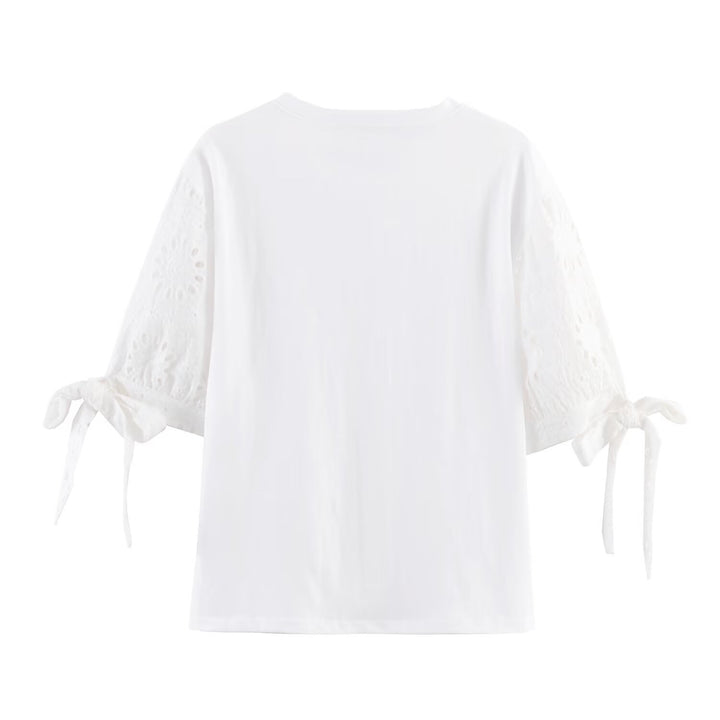 Dame T-shirt med elegant spids-snit og tidløs sløjfe-applikation Skovae