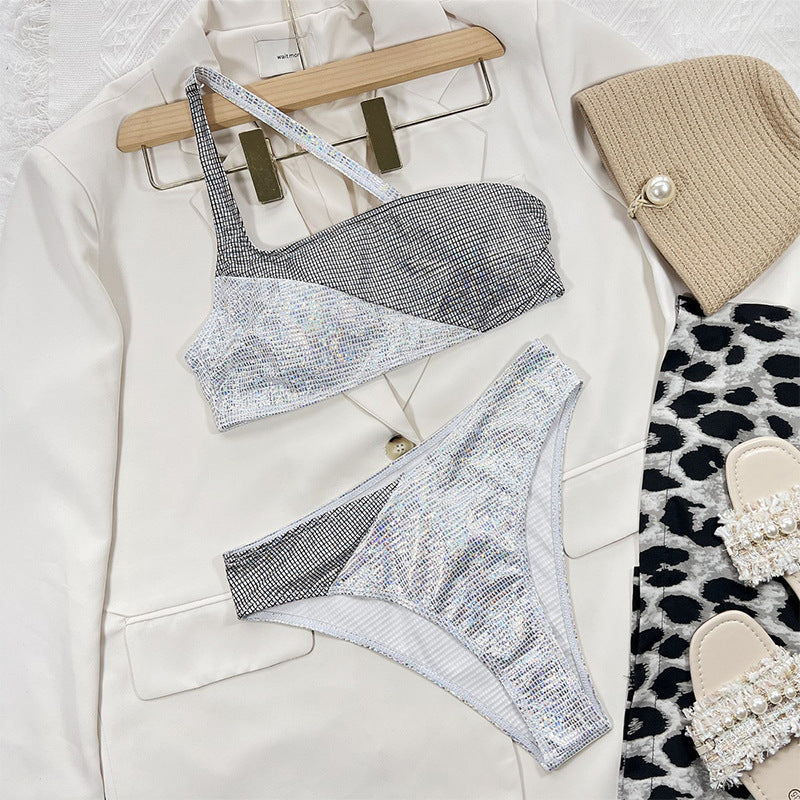 Dame bikini sæt med glitrende paillet-design og asymmetrisk top Stilla