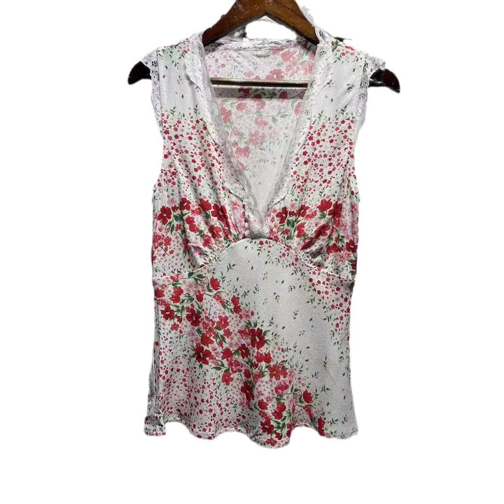 Damebluse med romantiske spids- og blomsterdesigns Stilla