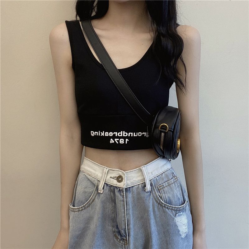 Kvinders cropped tank top med moderne bogstaver og figursyet snit