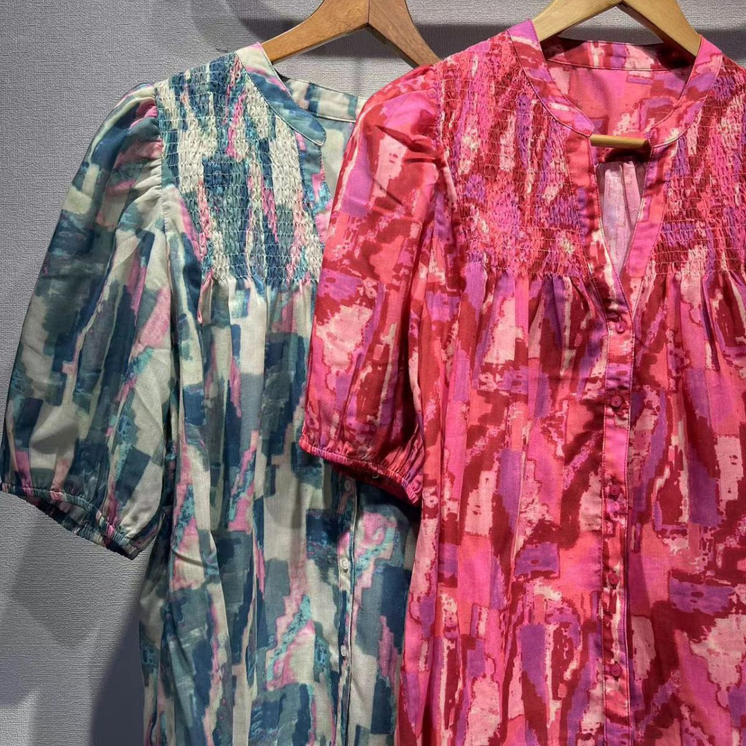 Damebluse med voluminøse puffærmer og raffineret smockdesign Stilla