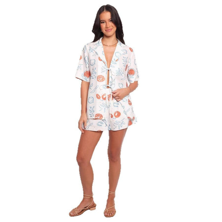 Kvinders afslappet sæt med kort bluse og shorts i frugtagtig design Stilla
